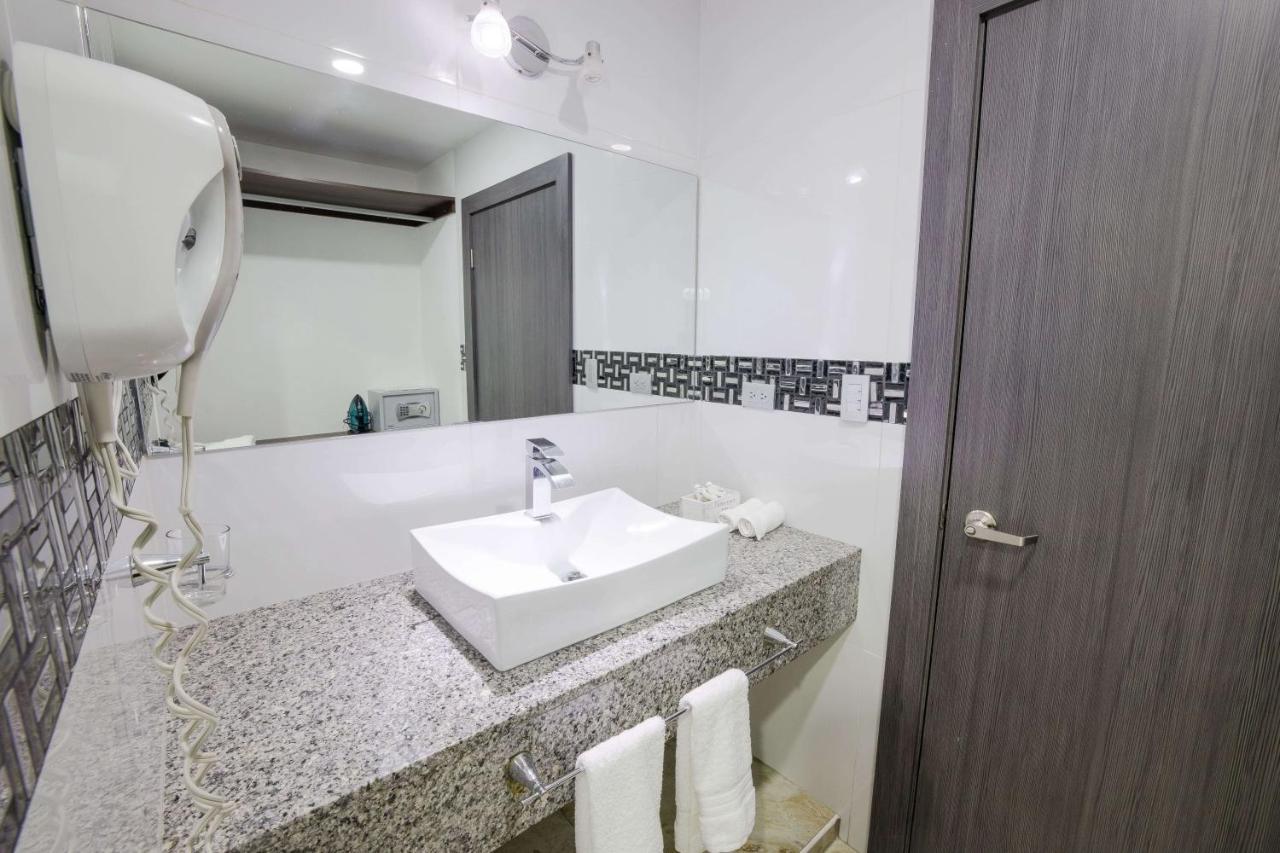 סן פדרו סולה Basha Hotel & Restaurant מראה חיצוני תמונה